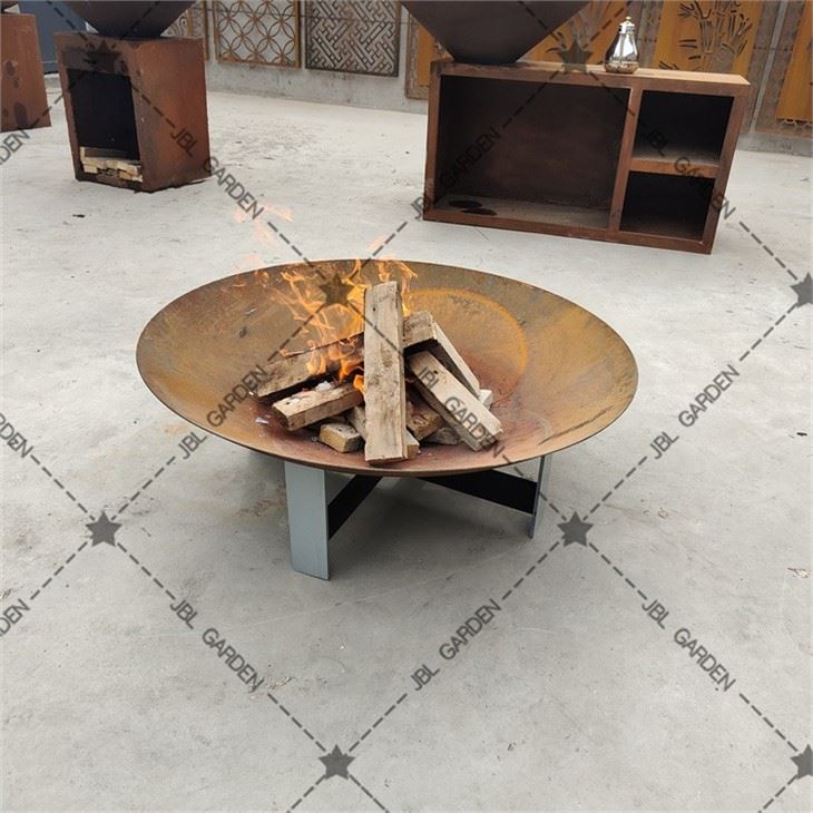 หลุมไฟใน Corten Steel